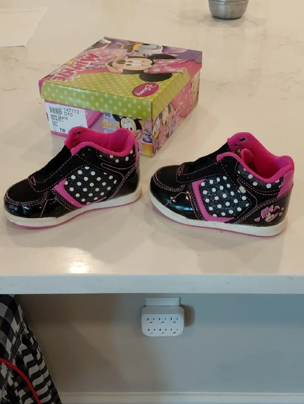 Disney Black and Pink Girls' Slip-On Sneakers with Minnie Accents..SIZE 7W